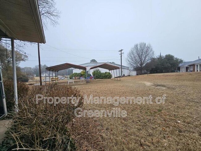 Building Photo - 104 S Orchard Dr