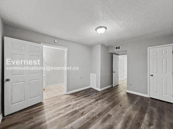 Building Photo - 4330 Almo Ave