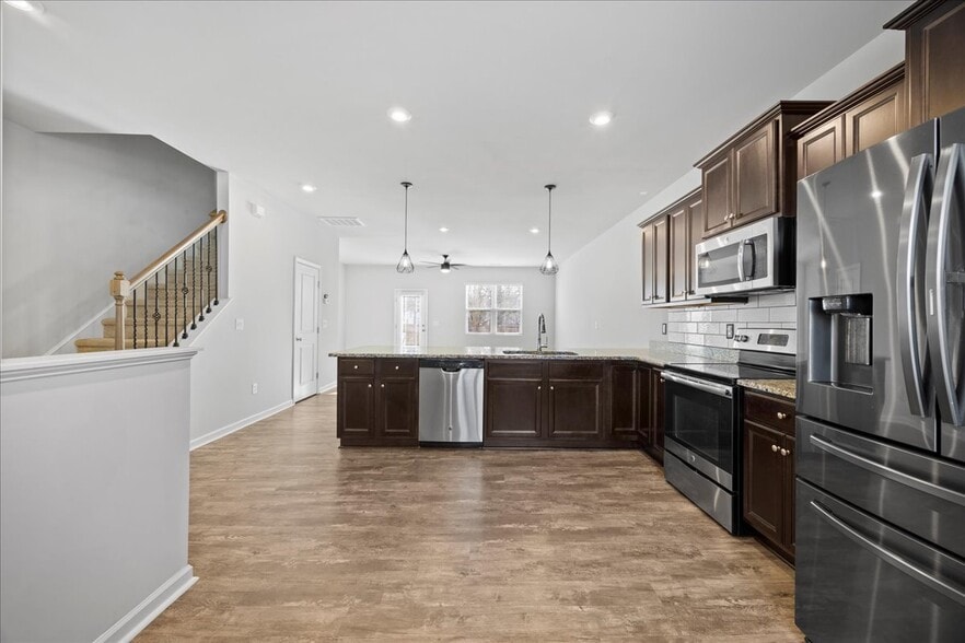 Building Photo - 8860 Commons Townes Dr