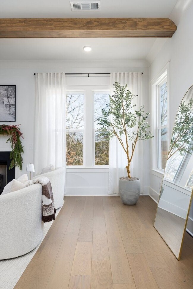 Building Photo - Now available in the highly desirable Lockwood Glen community in Franklin