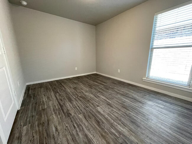 Building Photo - 2140 N Texas Ave