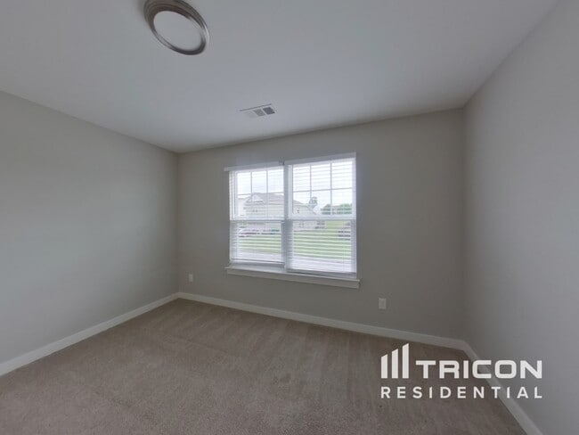 Building Photo - 6014 Sentinel Dr