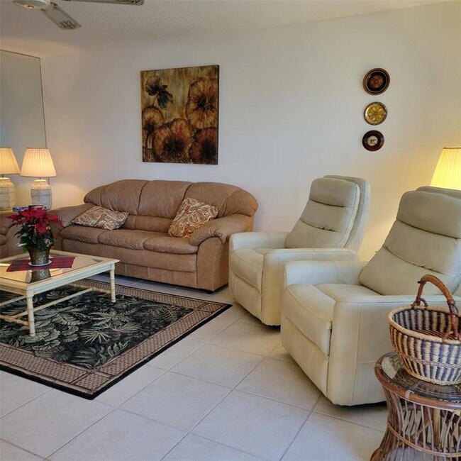 Building Photo - 351 Markham P