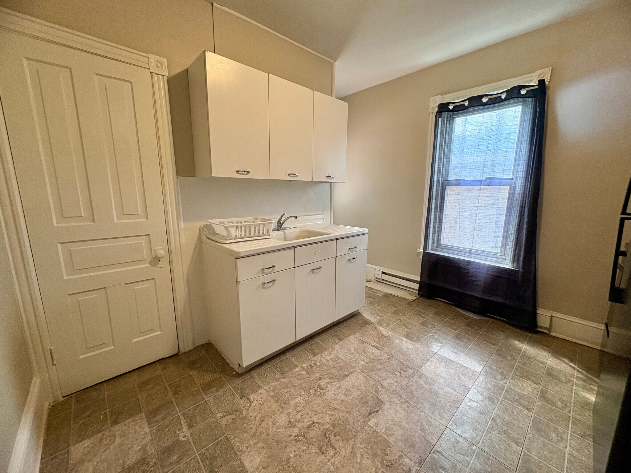 Building Photo - 1224 Eckert Ave