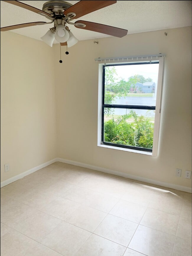 Building Photo - 13 N Crossings Cir