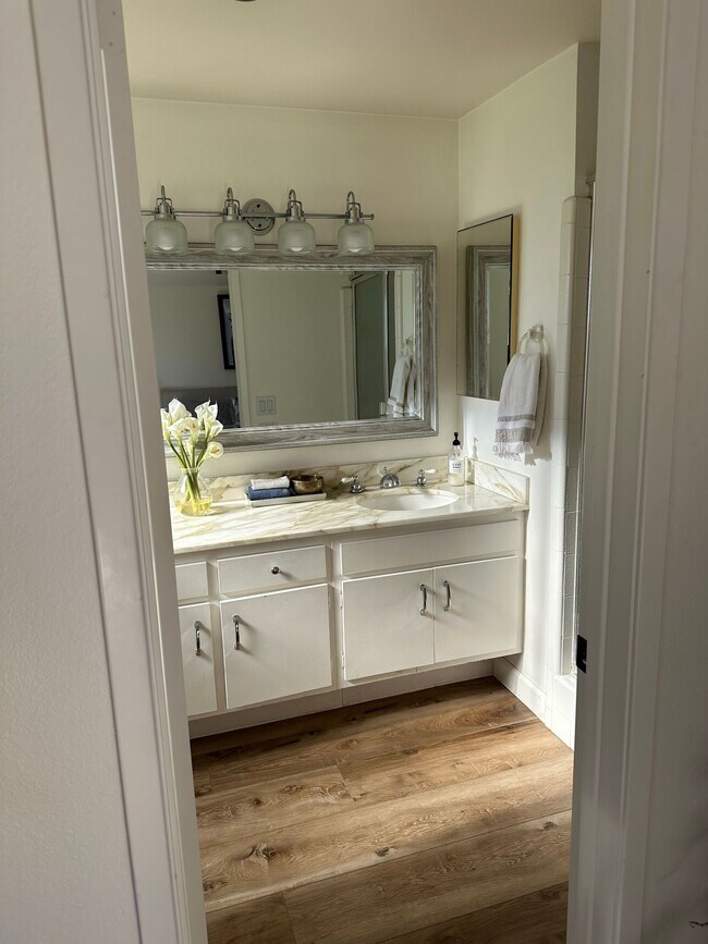 Building Photo - 303 Esplanade