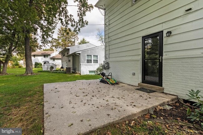 Building Photo - 2106 Largo Rd