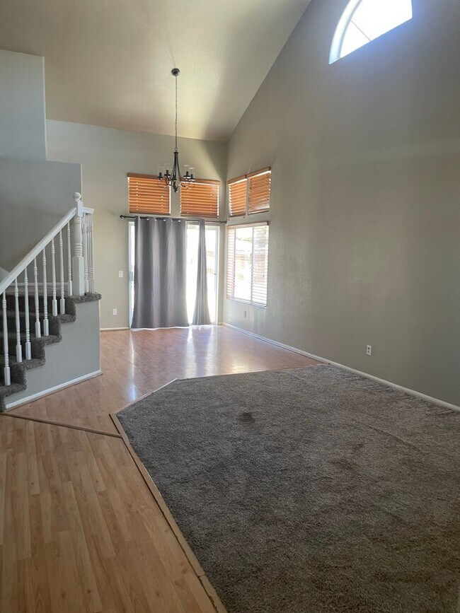 Building Photo - Lots of options
