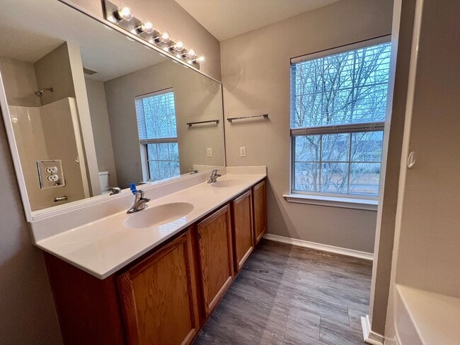 Building Photo - 2 bedroom 2.5 bath Townhome in Godley Park