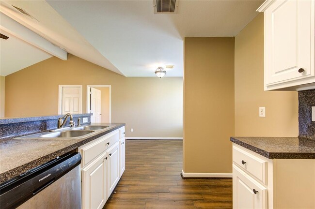 Building Photo - 6814 Manor Terrace Ln