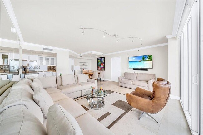 Building Photo - 18911 Collins Ave