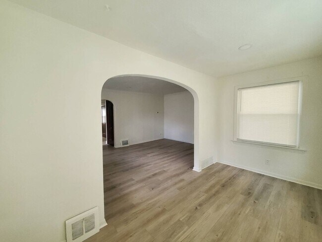 Building Photo - 13407 Puritas Ave