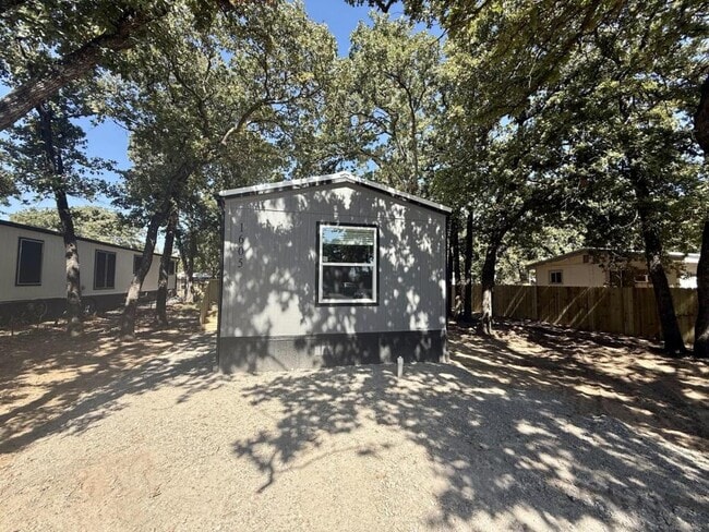 Building Photo - 1808 Sheila Dr