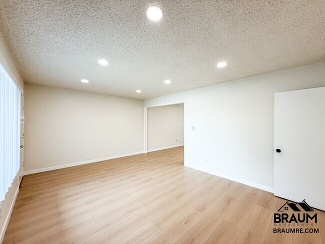 Building Photo - 5131 Buffalo Ave