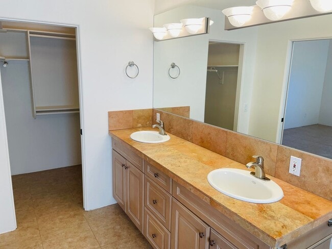 Building Photo - 520 Jordan Rd