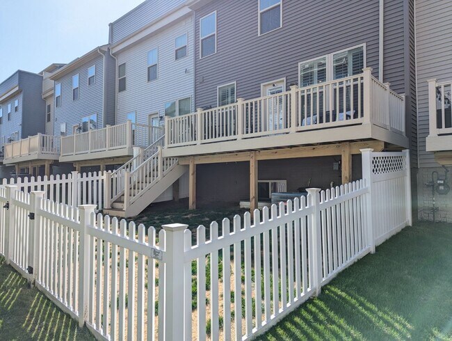 Building Photo - Gorgeous Newer Construction Home (2022) in...