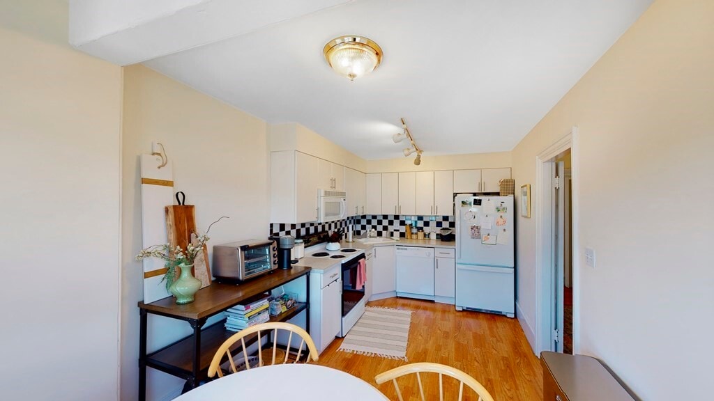 Building Photo - 3 Brimmer St