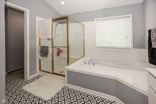 Building Photo - 5889 Pebblestream Dr