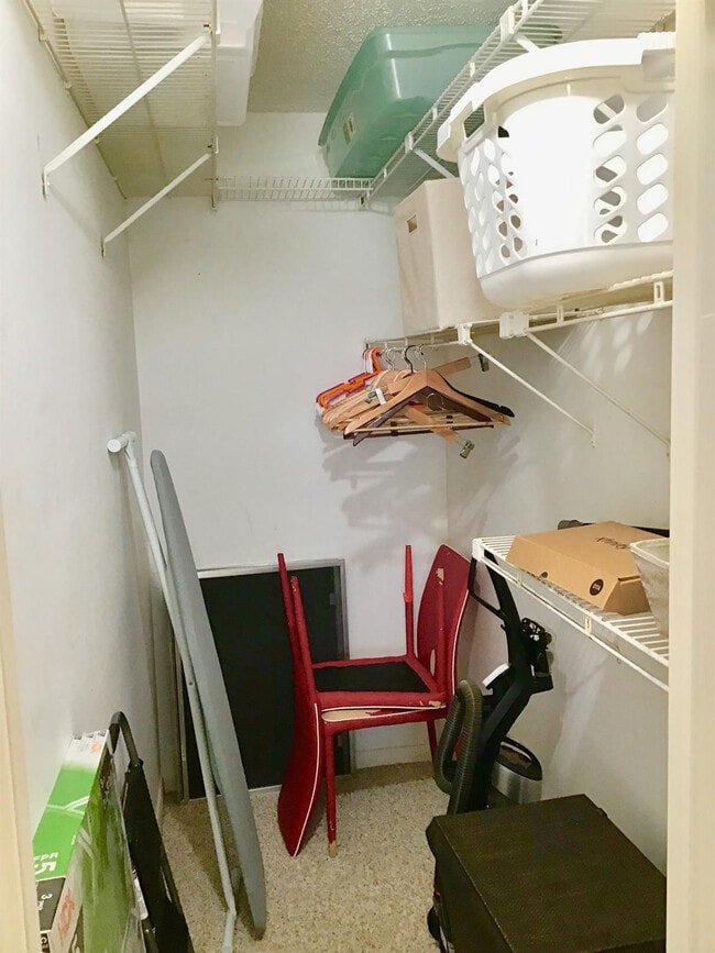 Building Photo - 438 Mansfield K