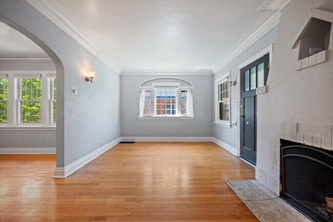 Building Photo - Historic Charm & Modern Comfort in Prime Platt Park Location