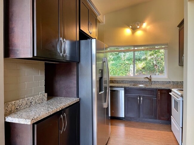 Building Photo - Charming 4 Bed 2 Bath Tri-level in Eastgate, Bellevue