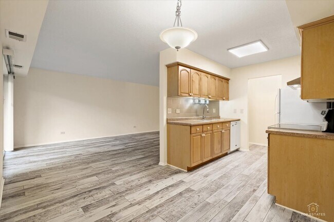 Building Photo - 909 Buccaneer Dr