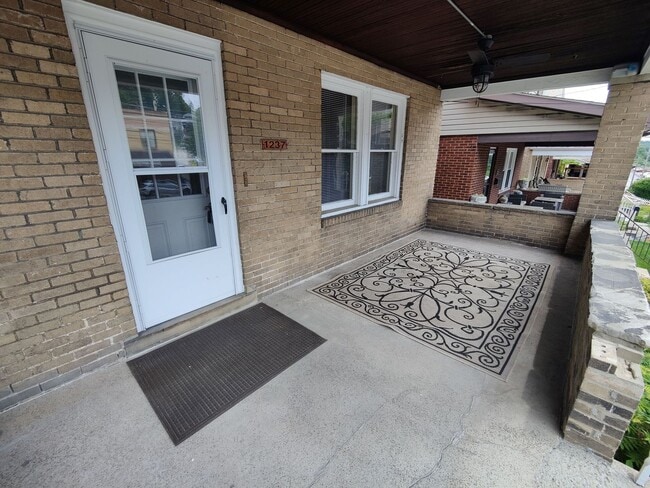 Building Photo - *Spacious & Updated 3BD/1BA Single-Family Home Available in Brookline*