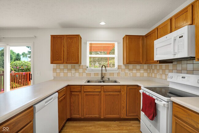 Building Photo - 5761 Cantigny Way S