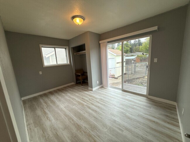 Building Photo - Now Available: $2600/month - 6 MONTH LEASE...