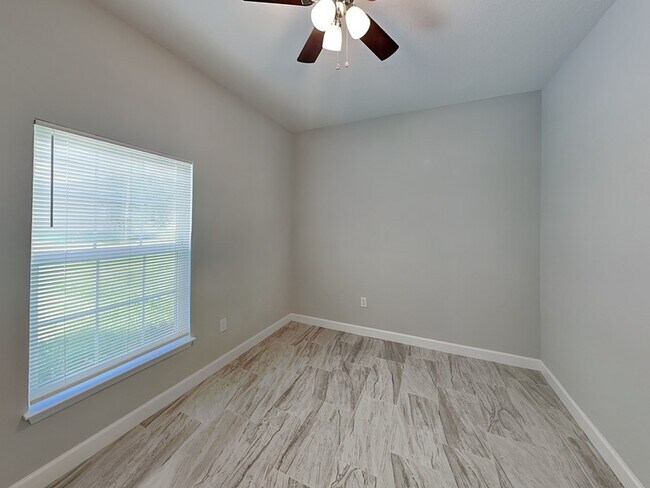 Building Photo - 1002 Dampierre Ct