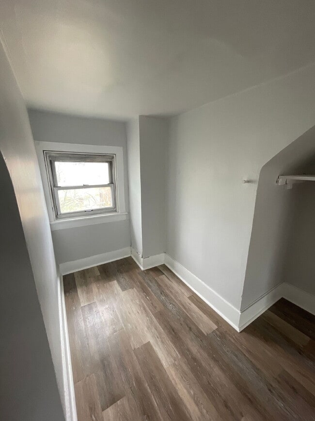 Building Photo - Completely renovated 4 bed 1 bath home near Kennywood Park!