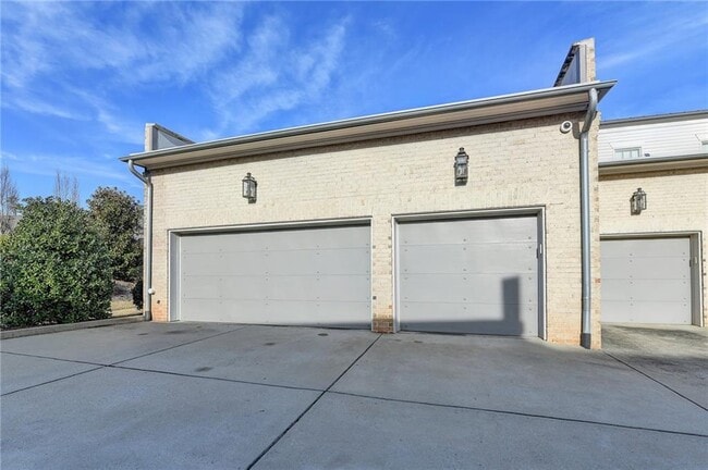 Building Photo - 120 Grand Cres