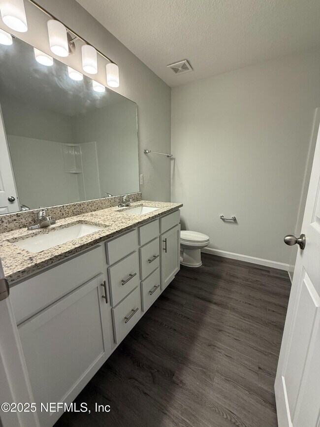 Building Photo - 3925 Peach Dr