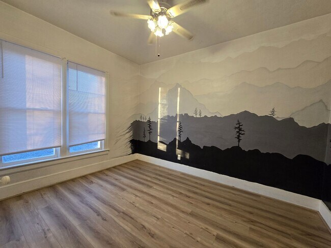 Building Photo - 135 Custer Ave