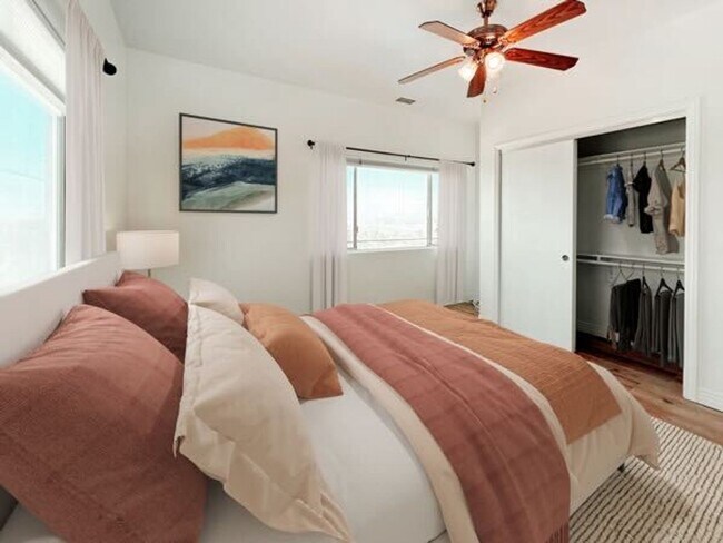 Building Photo - Gorgeous 2 Bed with Views East to the Moun...
