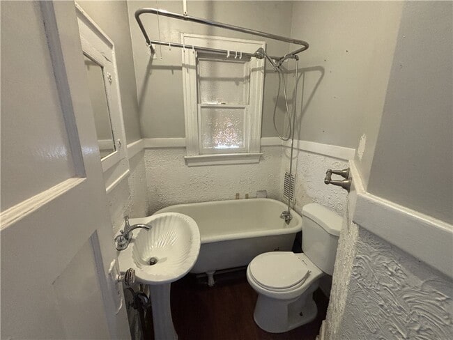 Building Photo - 95 Woodlawn St