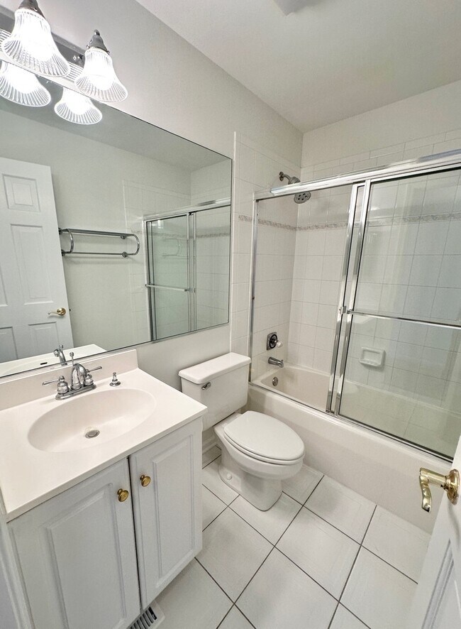 Building Photo - 224 Charlotte Pl