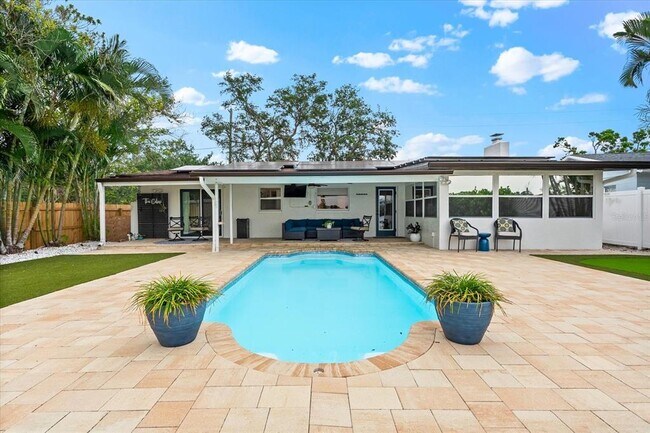 Building Photo - 8848 Sunlit Cove Dr NE