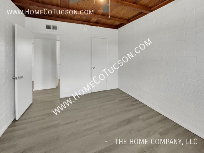 Building Photo - Charming One-Bedroom Home on a Large Corne...