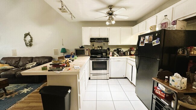 Building Photo - 1059 Ocala Rd