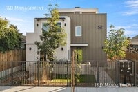 Building Photo - Brand New Build - Beautiful New Townhome