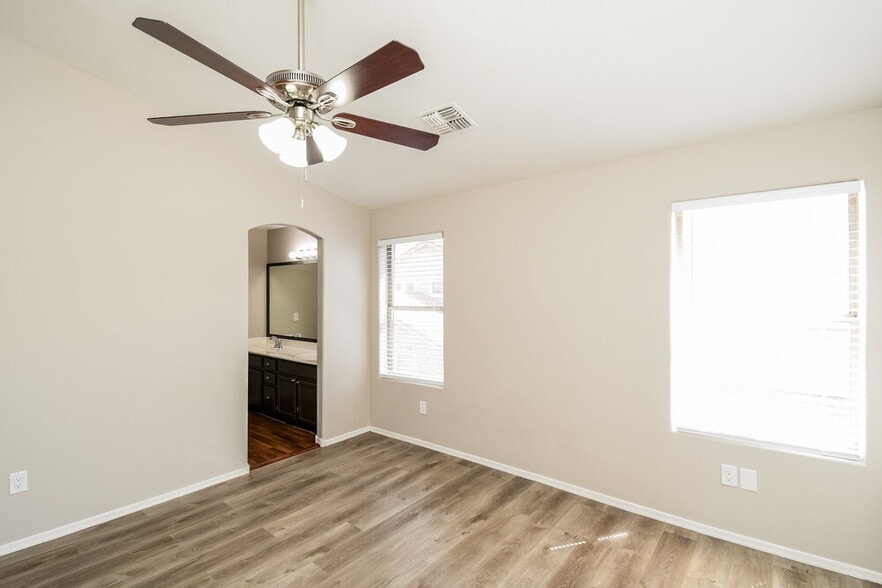 Building Photo - 8935 E Capri Ave