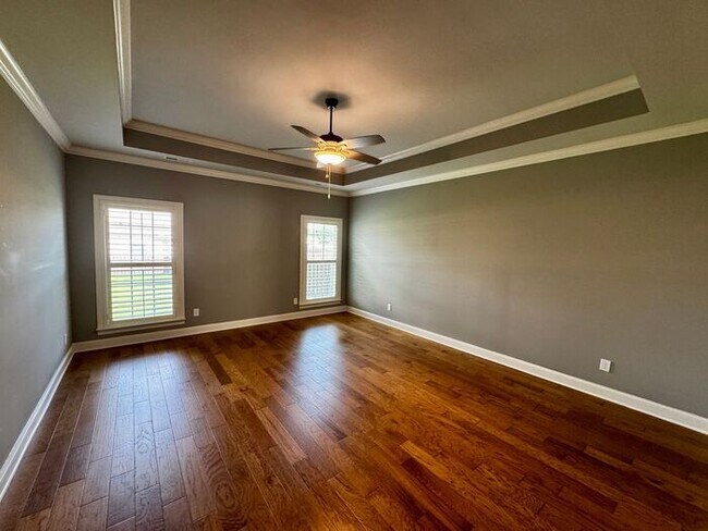 Building Photo - Spacious and luxurious with bonus room