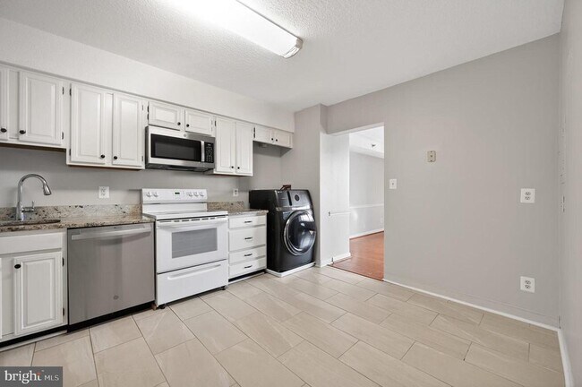 Building Photo - 3709 S George Mason Dr