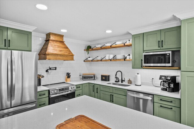 Building Photo - 103 Poinsettia Dr