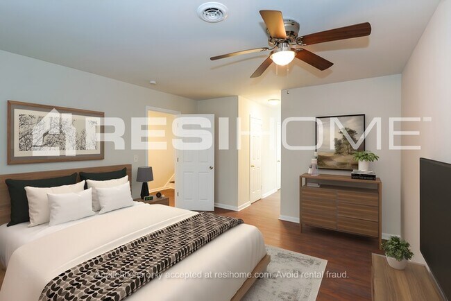 Building Photo - 428 Raintree Dr