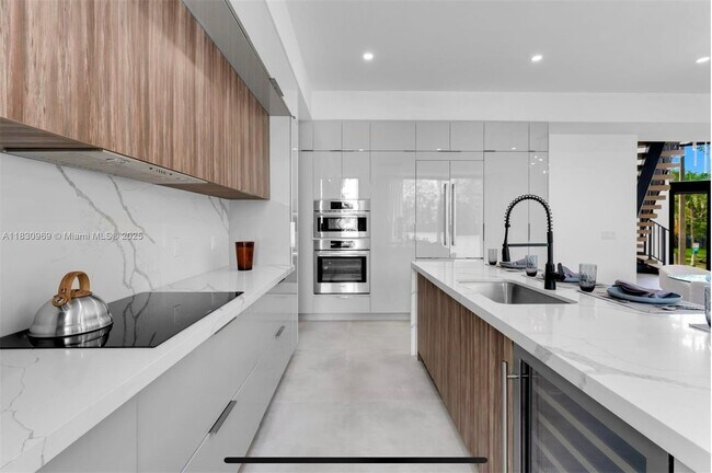 Building Photo - 1003 NE Little River Dr