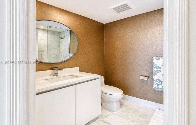 Building Photo - 1 Collins Ave