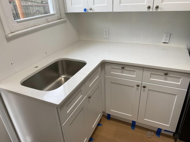 Building Photo - 210 Hamilton St