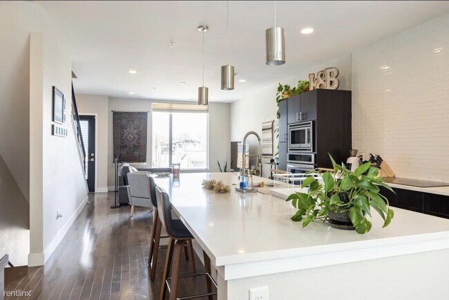 Building Photo - 3 br, 3 bath Townhome - 5743 West 17th Avenue